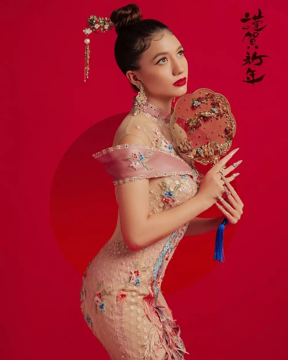 Cassandra Lee bermakeup tebal © 2021 brilio.net