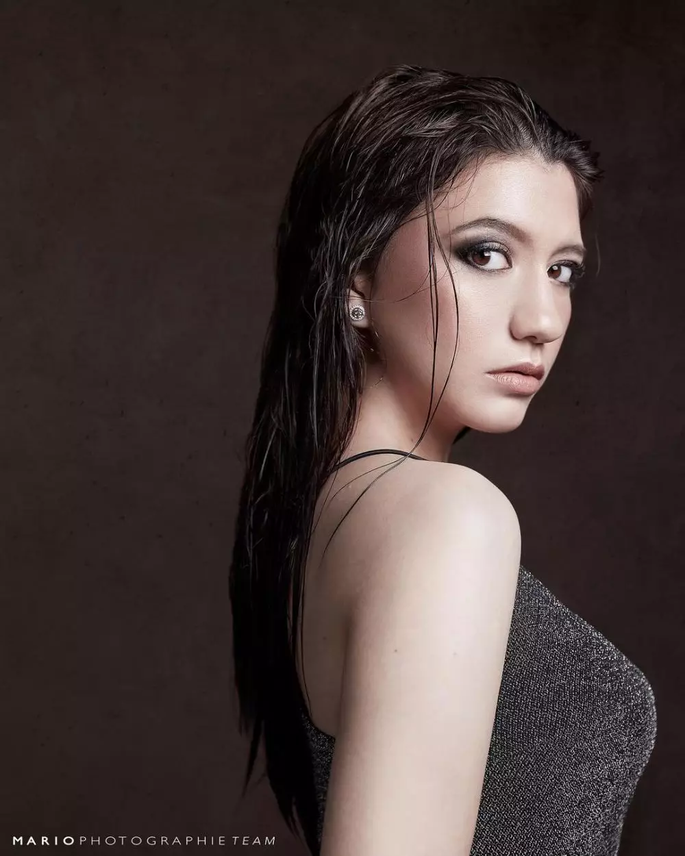 Cassandra Lee bermakeup tebal © 2021 brilio.net