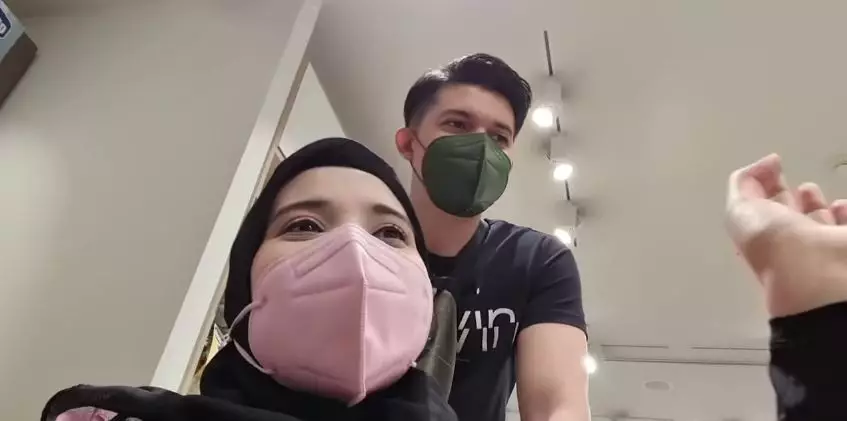 Zaskia Sungkar belanja baju bayi © Instagram