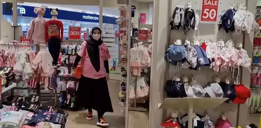 Zaskia Sungkar belanja baju bayi © Instagram