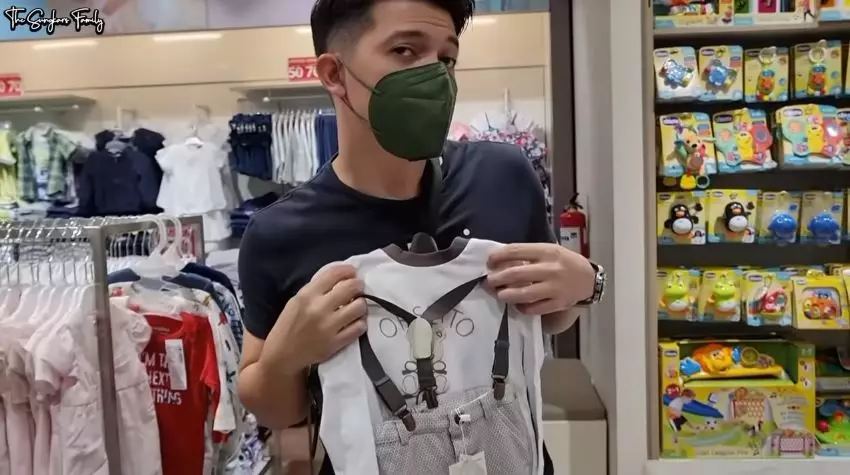Zaskia Sungkar belanja baju bayi © Instagram