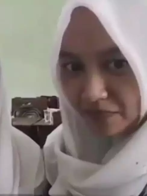 happy asmara remaja © YouTube