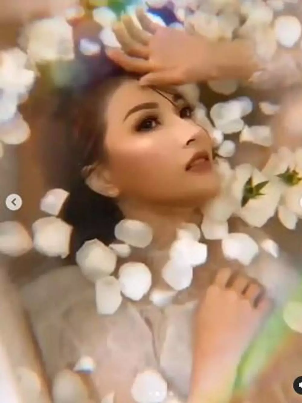 pemotretan sarwendah dalam air © 2021 brilio.net