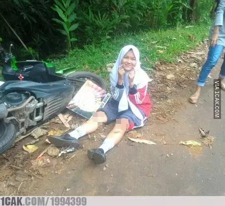 pose jatuh dari motor © Berbagai Sumber