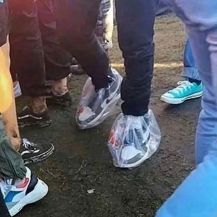 aksi nyeleneh di lapangan © Berbagai Sumber