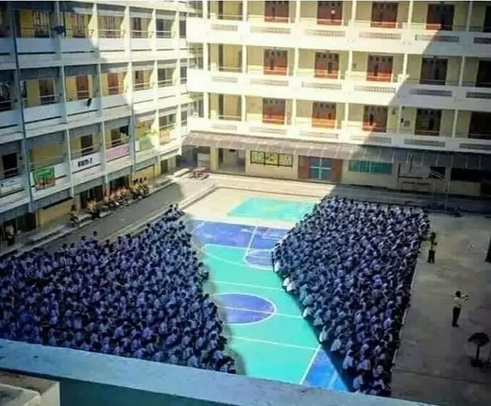 aksi nyeleneh di lapangan © Berbagai Sumber