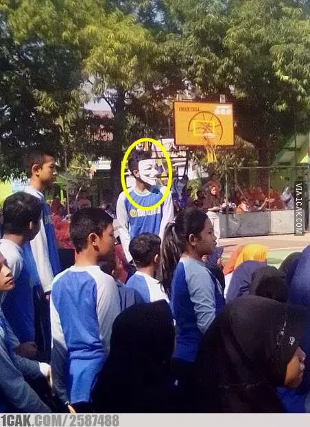 aksi nyeleneh di lapangan © Berbagai Sumber