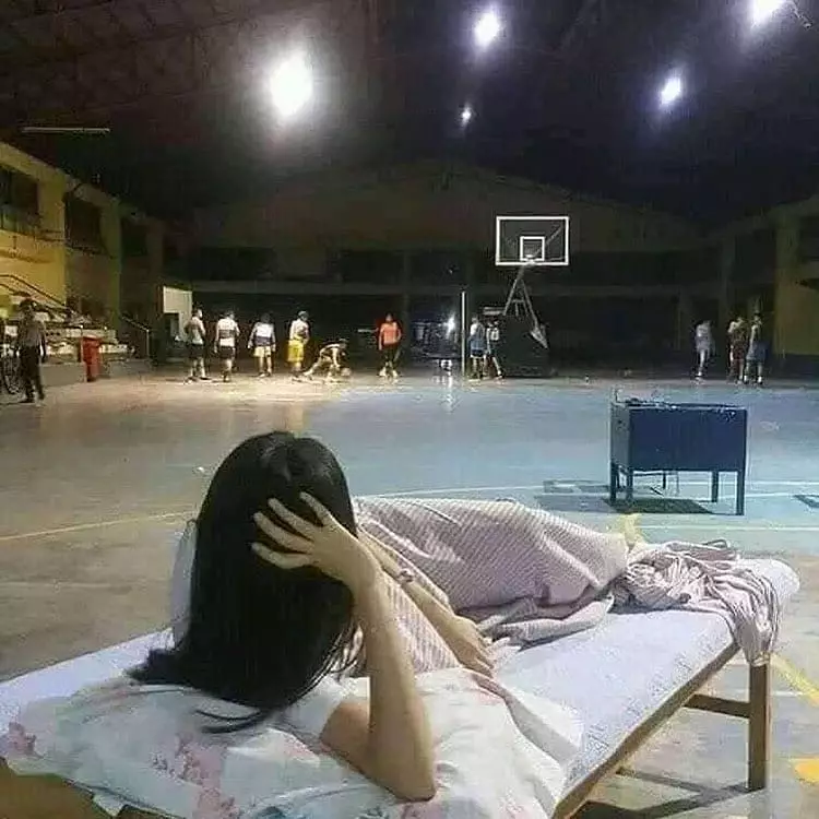 aksi nyeleneh di lapangan © Berbagai Sumber