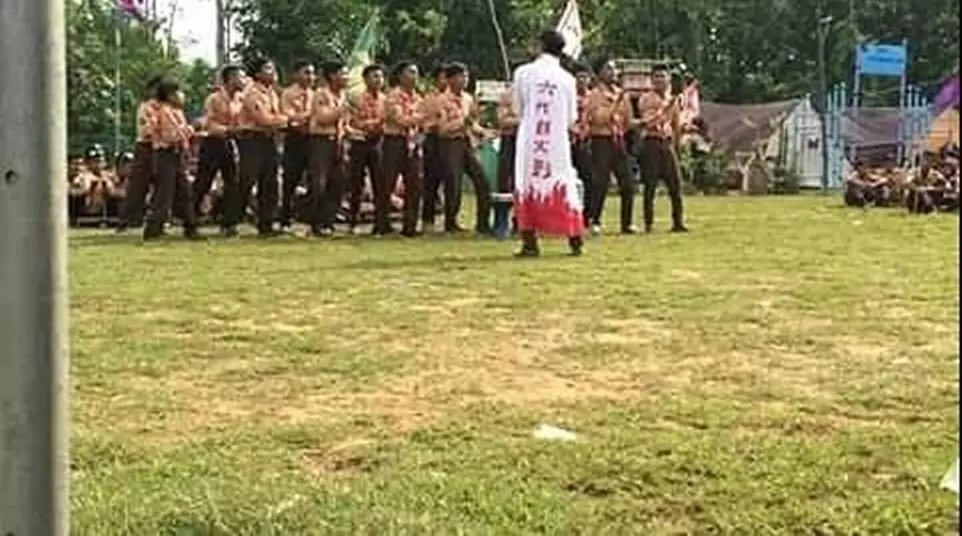 aksi nyeleneh di lapangan © Berbagai Sumber