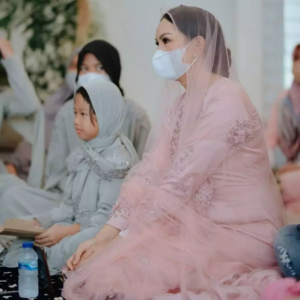 pengajian Vicky & Kalina © 2021 brilio.net pengajian Vicky & Kalina © 2021 brilio.net