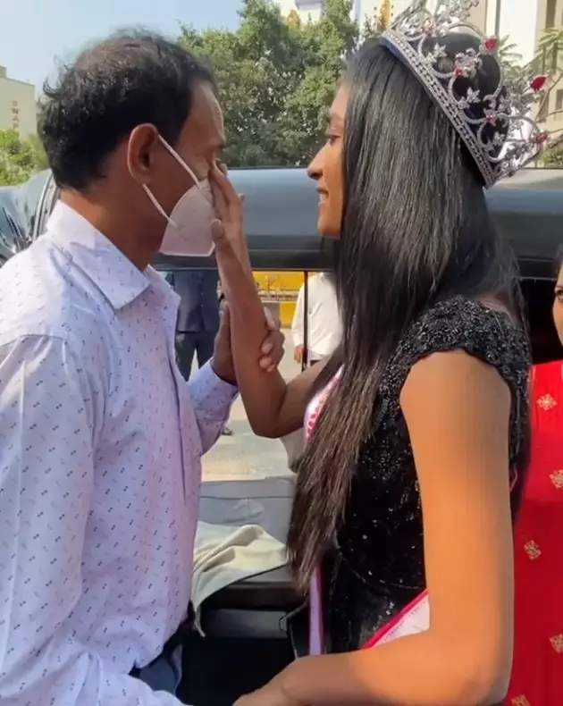 Manya Singh bertemu orang tua © 2021 brilio.net