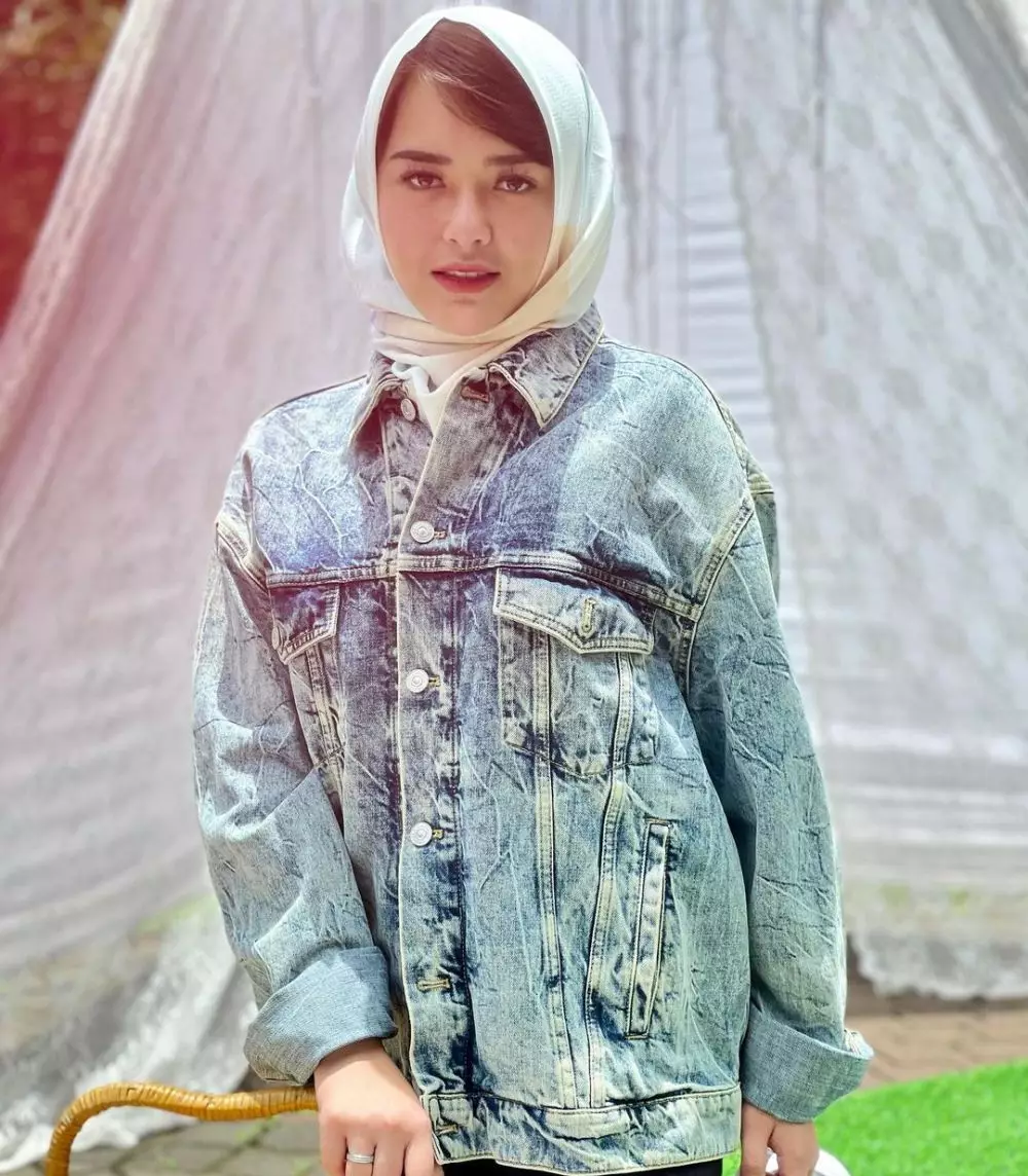 Gaya Amanda Manopo saat kenakan kerudung Instagram