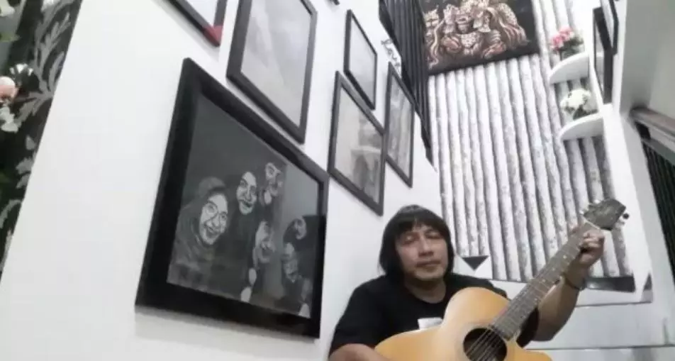 rumah Idoy Dunia terbalik © Instagram