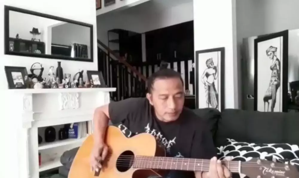 rumah Idoy Dunia terbalik © Instagram