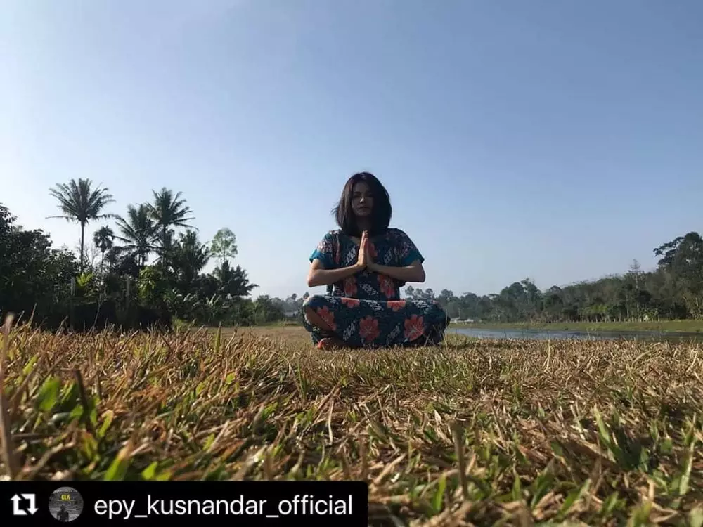 gaya karina kenakan daster © Instagram gaya karina kenakan daster © Instagram
