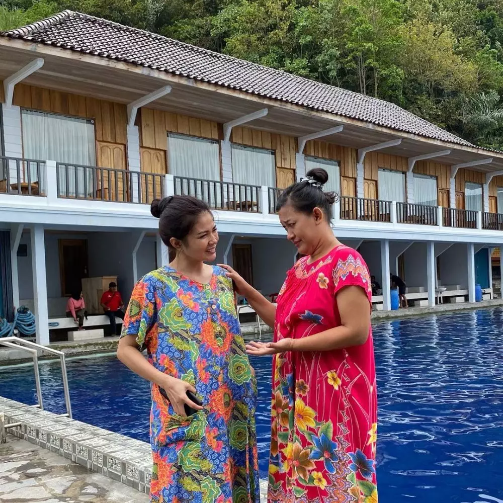 gaya karina kenakan daster © Instagram gaya karina kenakan daster © Instagram