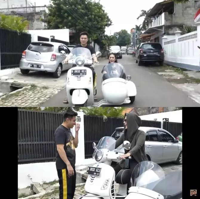 Seleb dapat kado Vespa dari pasangan © 2021 brilio.net Seleb dapat kado Vespa dari pasangan © 2021 brilio.net