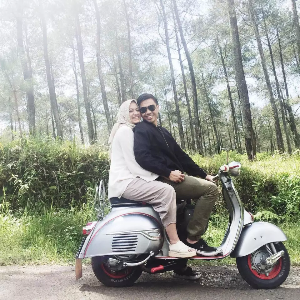 Seleb dapat kado Vespa dari pasangan © 2021 brilio.net Seleb dapat kado Vespa dari pasangan © 2021 brilio.net