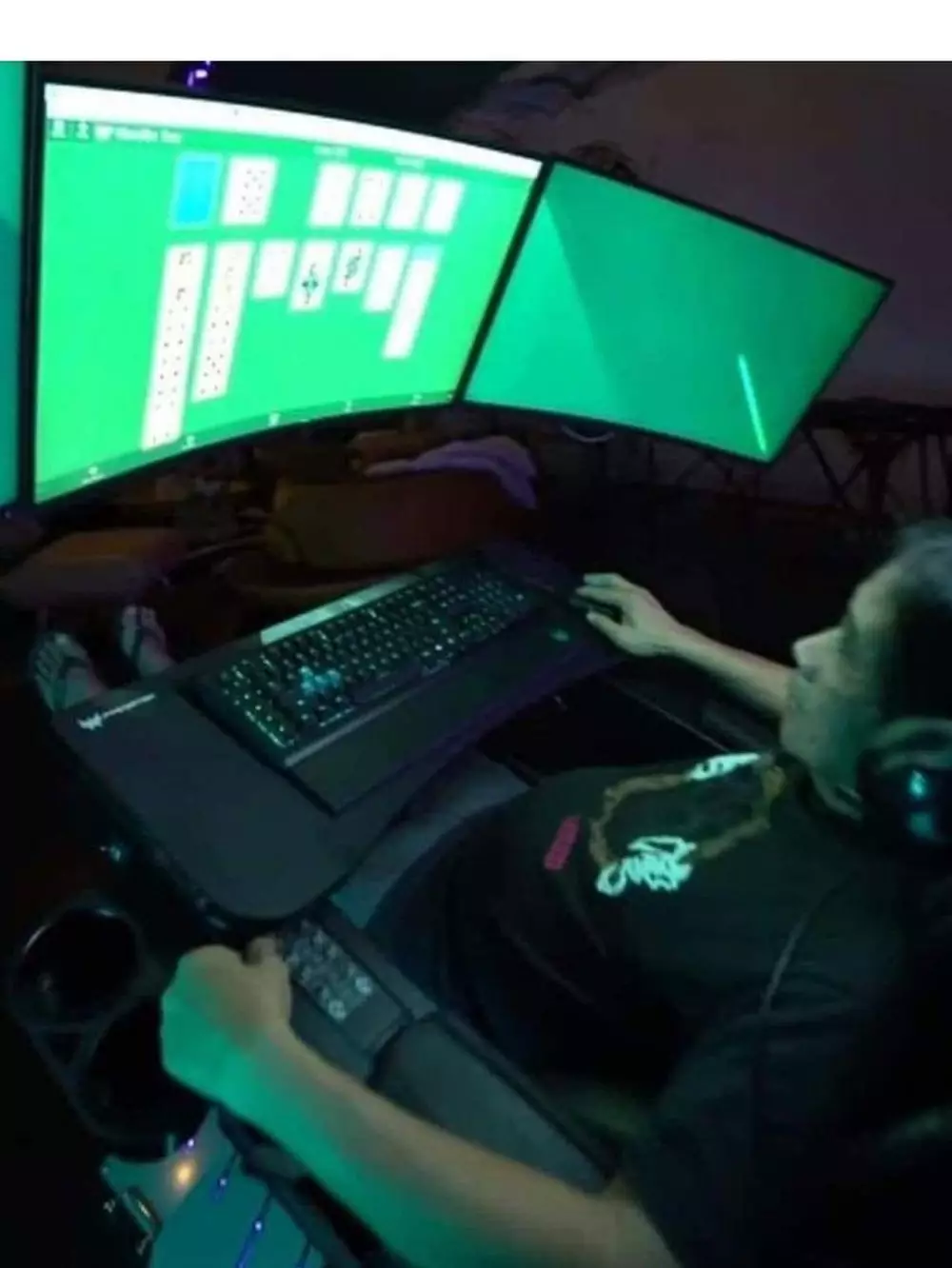 tingkah absurd bapak main game Berbagai sumber