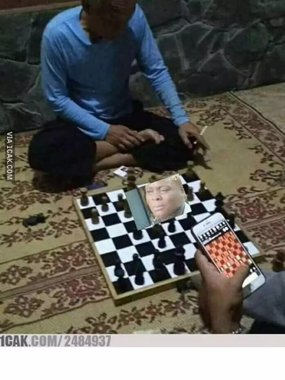 tingkah absurd bapak main game Berbagai sumber