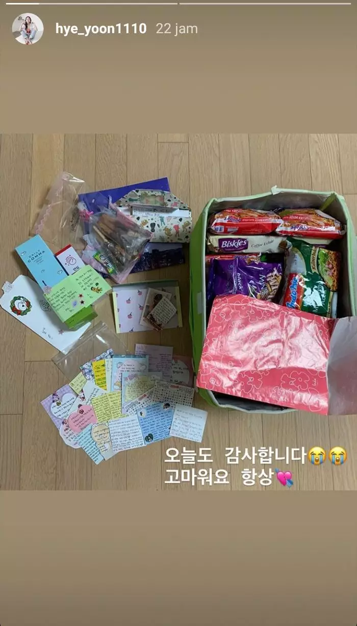 artis Korea tunjukkan kado mie instan Indonesia © 2021 brilio.net