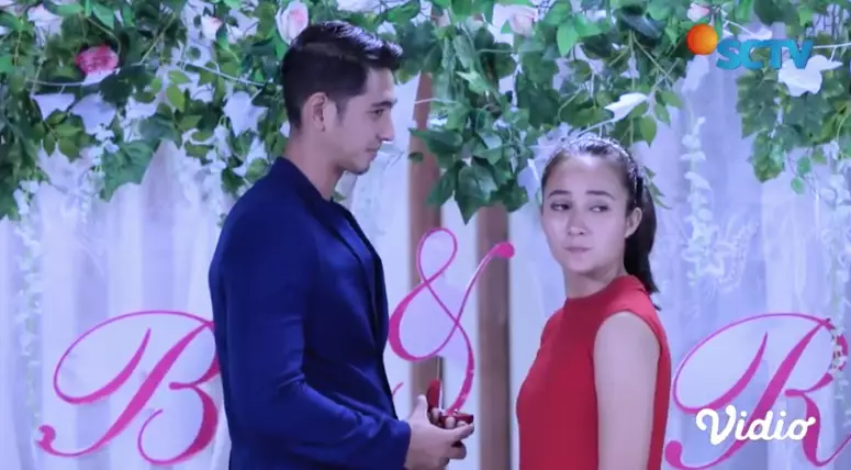 Arya Saloka menikah di sinetron © 2021 brilio.net Arya Saloka menikah di sinetron © 2021 brilio.net