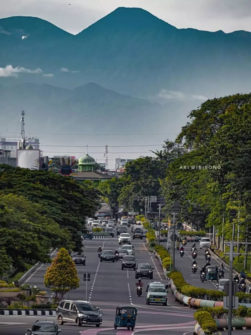 Editan foto gunung Gede Pangrango © 2021 brilio.net