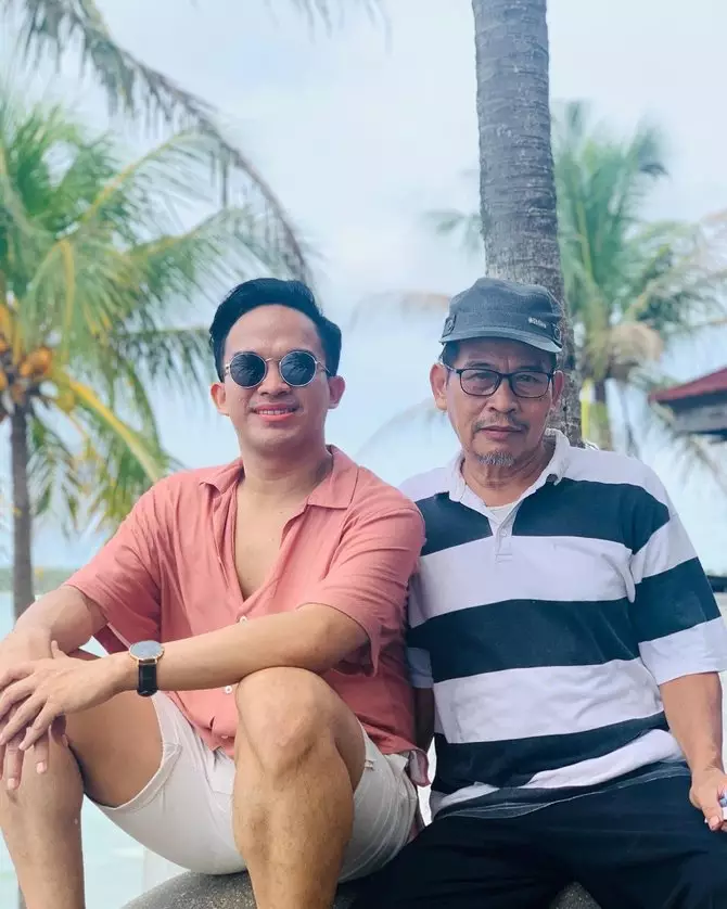 Potret kedekatan Anwar bareng orang tuanya Instagram
