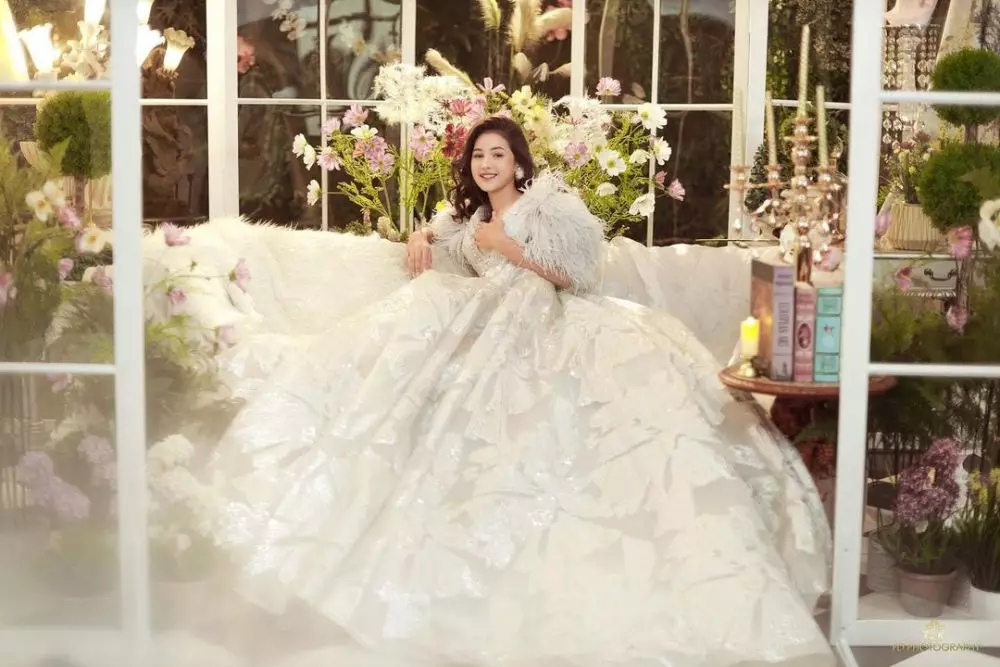 pemotretan Sandrinna gaun princess © 2021 berbagai sumber pemotretan Sandrinna gaun princess © 2021 berbagai sumber