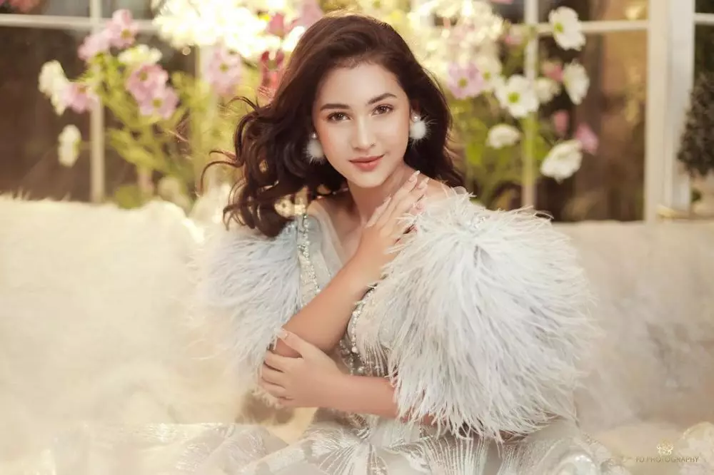 pemotretan Sandrinna gaun princess © 2021 berbagai sumber pemotretan Sandrinna gaun princess © 2021 berbagai sumber