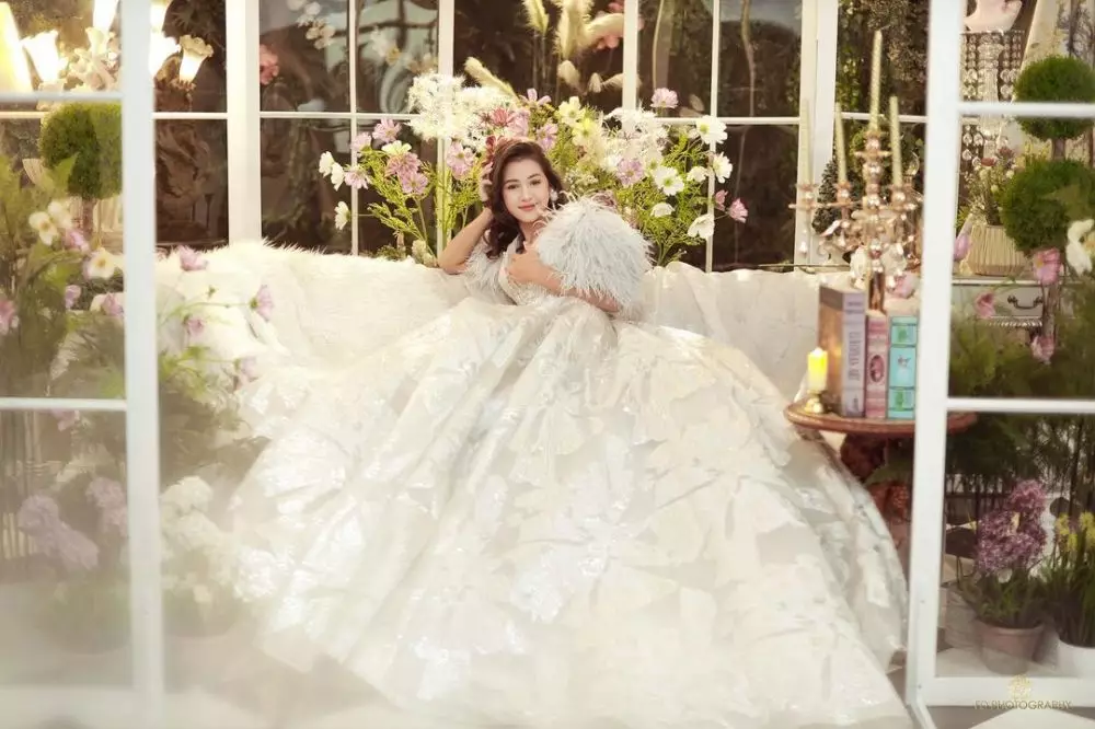 pemotretan Sandrinna gaun princess © 2021 berbagai sumber pemotretan Sandrinna gaun princess © 2021 berbagai sumber