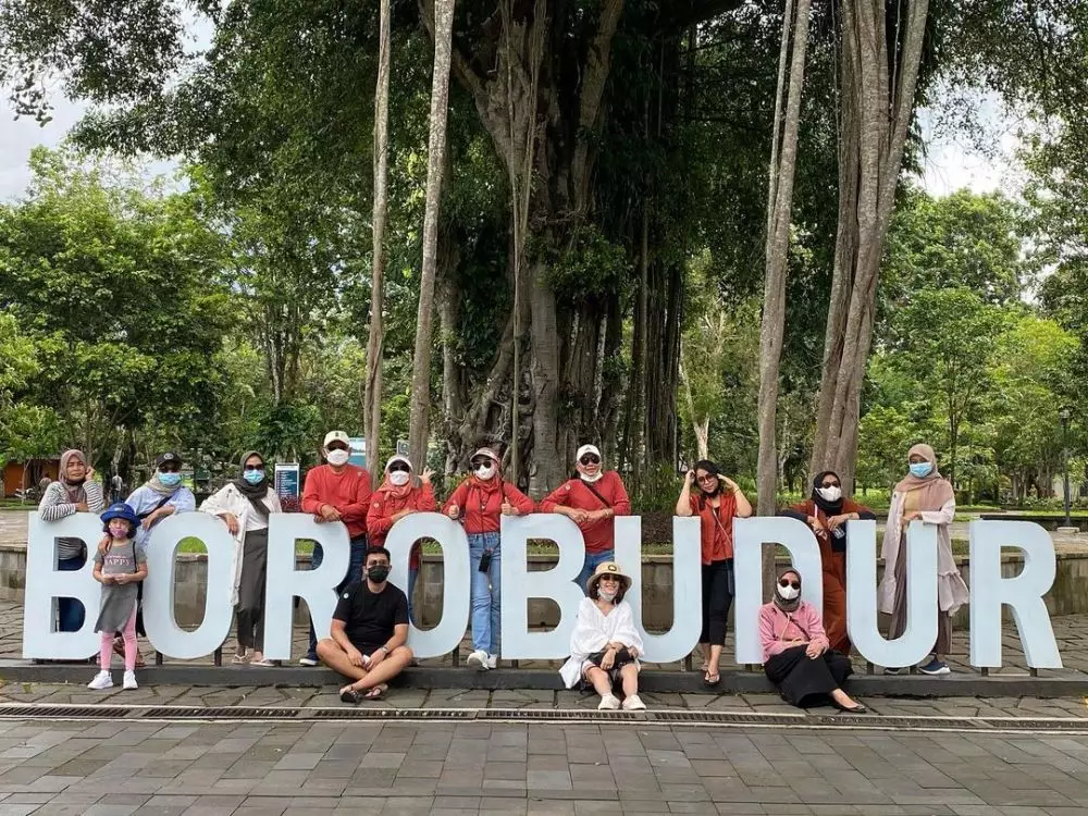 Ayu Ting Ting liburan naik bus © 2021 brilio.net Ayu Ting Ting liburan naik bus © 2021 brilio.net