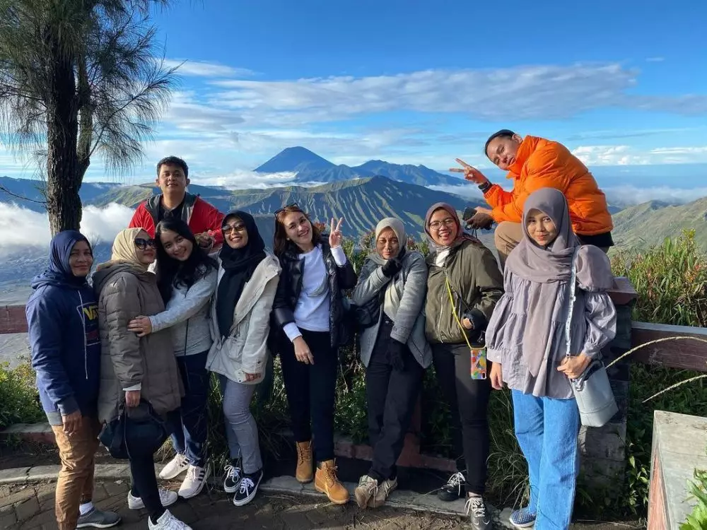 Ayu Ting Ting liburan naik bus © 2021 brilio.net Ayu Ting Ting liburan naik bus © 2021 brilio.net