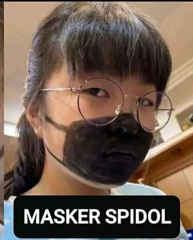 Kreasi masker nyeleneh © 2021 brilio.net Kreasi masker nyeleneh © 2021 brilio.net