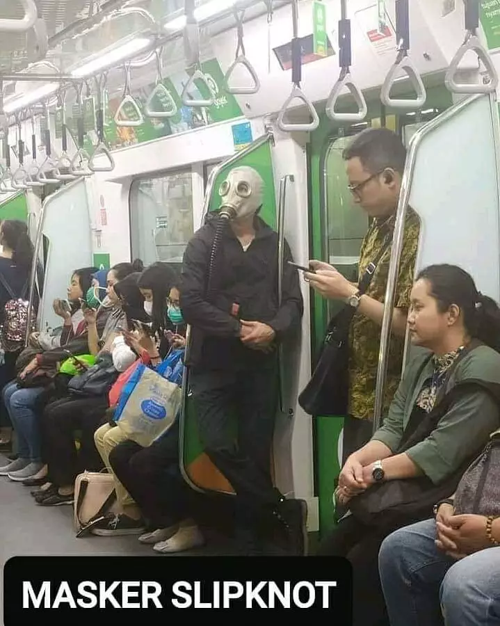 Kreasi masker nyeleneh © 2021 brilio.net Kreasi masker nyeleneh © 2021 brilio.net