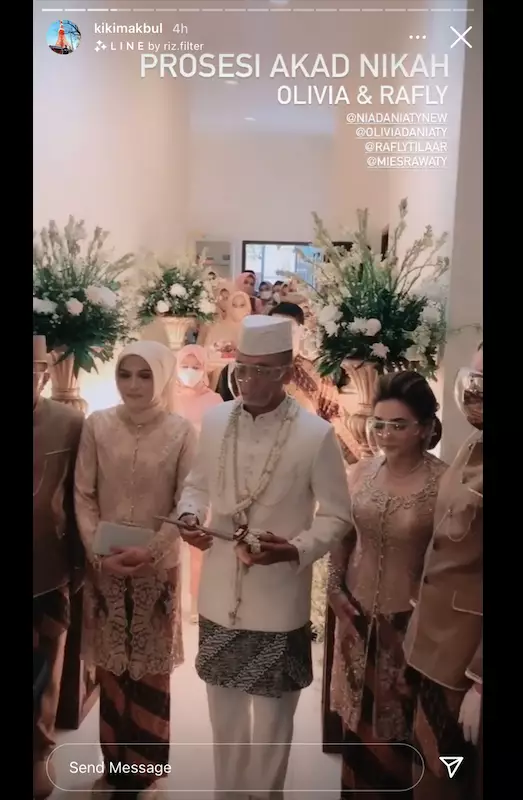 Pesona Nia Daniaty di nikahan sang putri © Instagram Pesona Nia Daniaty di nikahan sang putri © Instagram