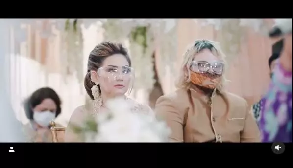 Pesona Nia Daniaty di nikahan sang putri © Instagram Pesona Nia Daniaty di nikahan sang putri © Instagram