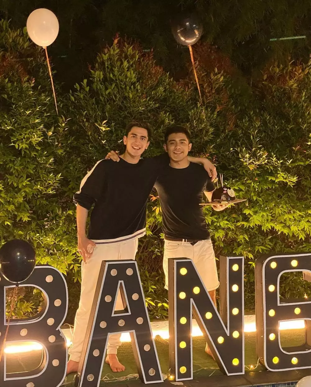 kedekatan Verrel Bramasta & Riza Syah © 2021 berbagai sumber kedekatan Verrel Bramasta & Riza Syah © 2021 berbagai sumber