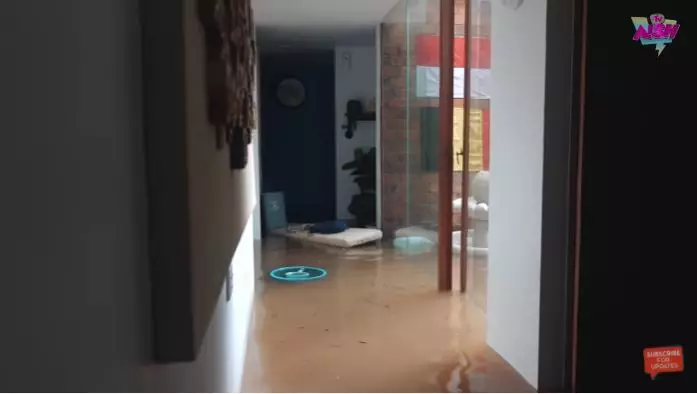 rumah Irish Bella kebanjiran © YouTube rumah Irish Bella kebanjiran © YouTube