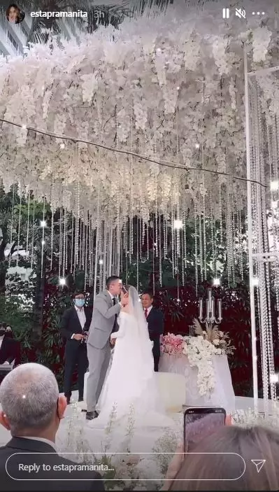 Momen pernikahan Marcella Daryanani dan Willy Instagram © 2021 brilio.net