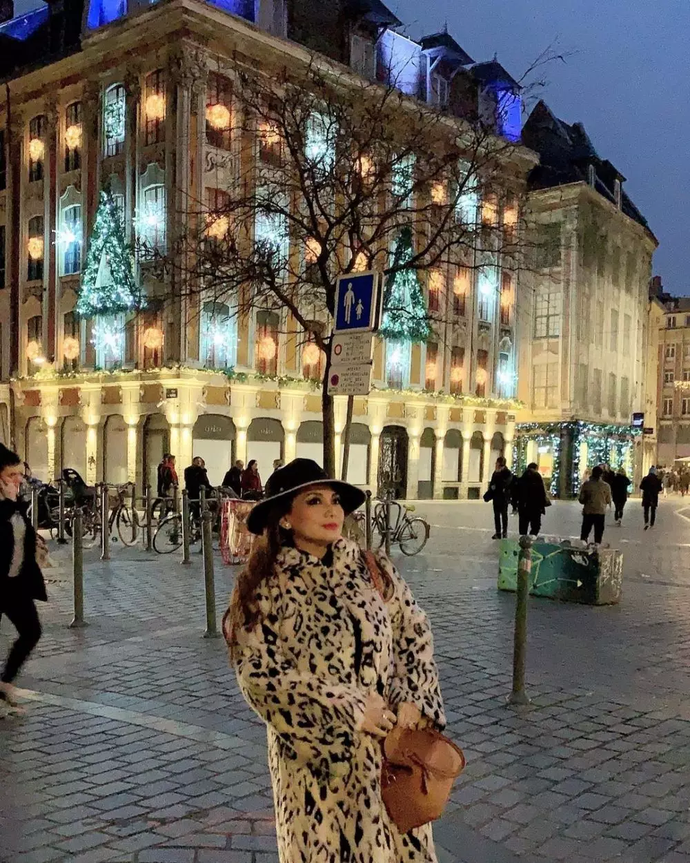 OOTD ala Nia Daniaty © Instagram