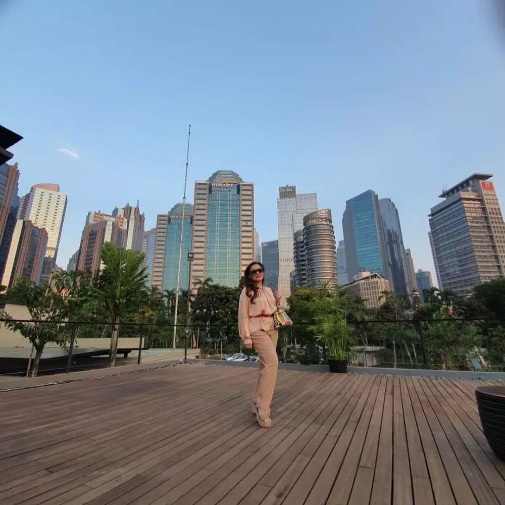 OOTD ala Nia Daniaty © Instagram