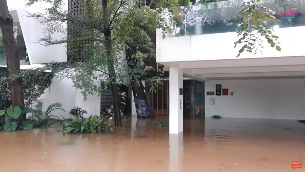 rumah Irish Bella usai surut © YouTube