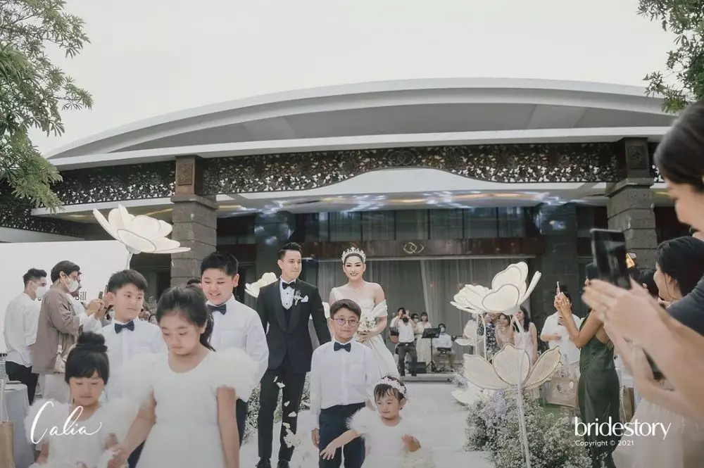 Momen resepsi Billy Davidson dan Patricia Devina © Instagram Momen resepsi Billy Davidson dan Patricia Devina © Instagram