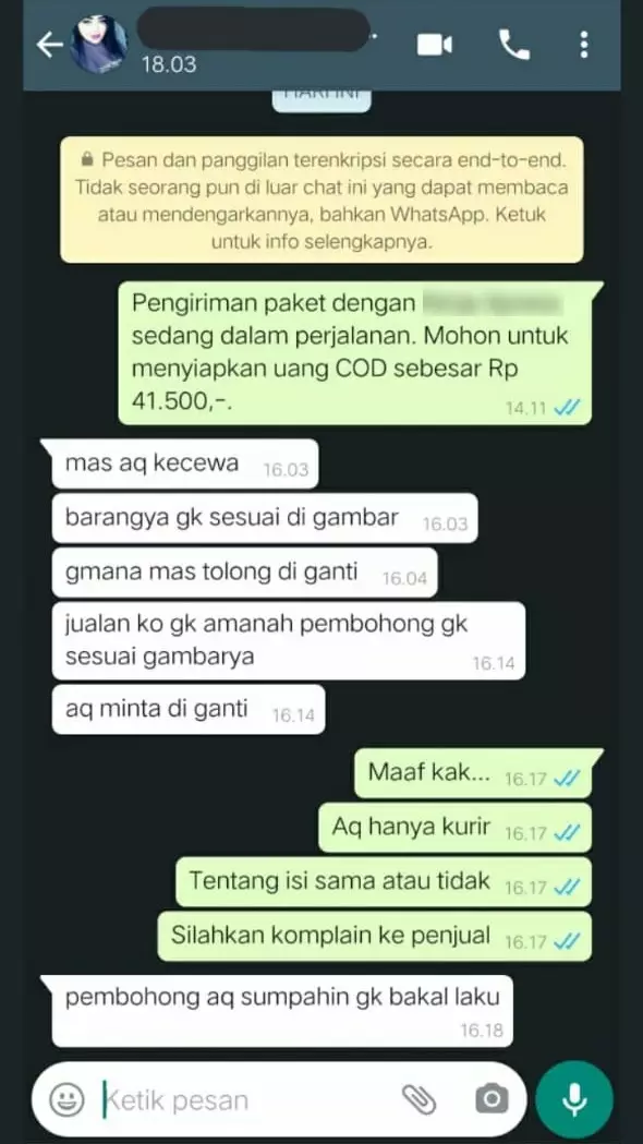 Momen apes kurir antar paket © Twitter Momen apes kurir antar paket © Twitter