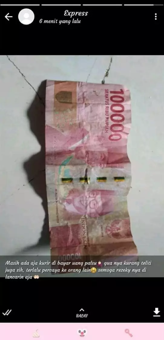 Momen apes kurir antar paket © Twitter Momen apes kurir antar paket © Twitter