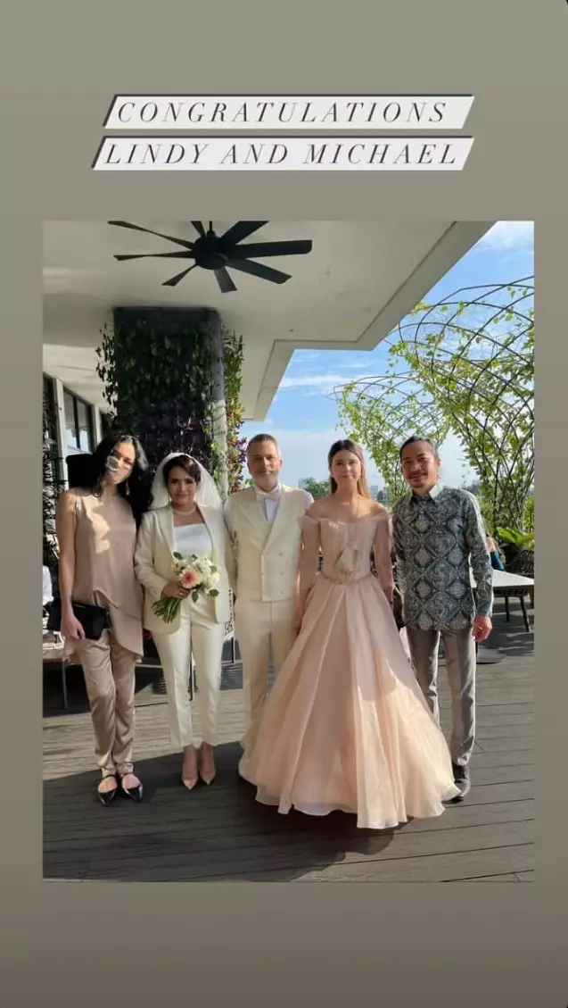 Momen Sophia Latjuba di pernikahan mantan suami © Instagram Momen Sophia Latjuba di pernikahan mantan suami © Instagram