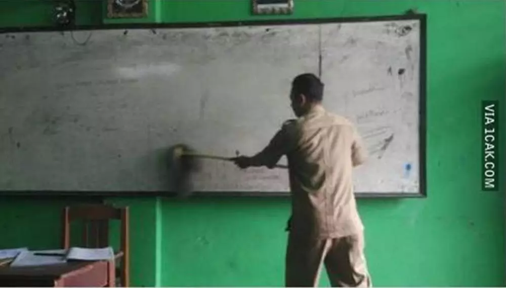 tingkah guru matematika © Berbagai Sumber tingkah guru matematika © Berbagai Sumber