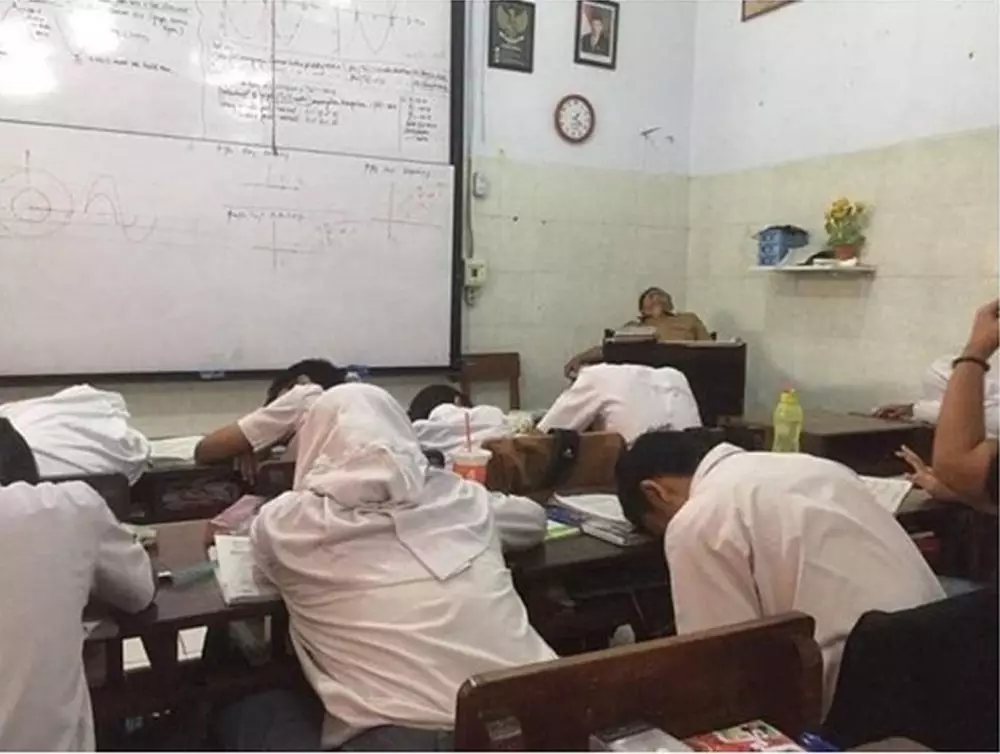 tingkah guru matematika © Berbagai Sumber tingkah guru matematika © Berbagai Sumber