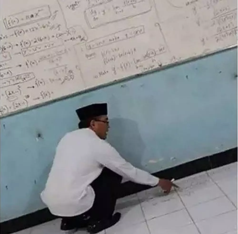tingkah guru matematika © Berbagai Sumber tingkah guru matematika © Berbagai Sumber
